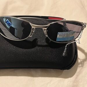 Foster Grant Activision Reduce Distortion PC Lenses Silver Sunglasses with Case
